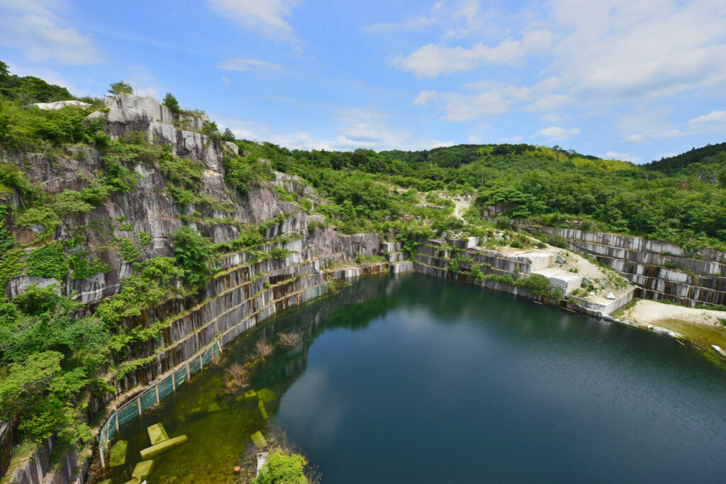 石切山脈 茨城県笠間市の稲田石採石場の絶景